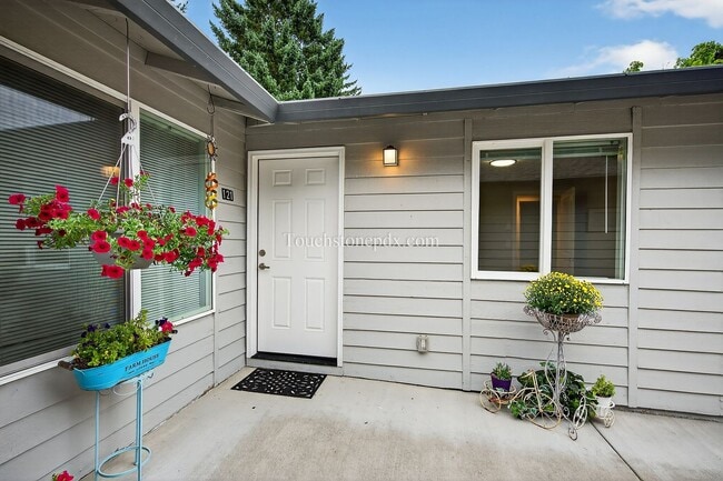 Foto del edificio - 119 SE Sweetbriar Ln