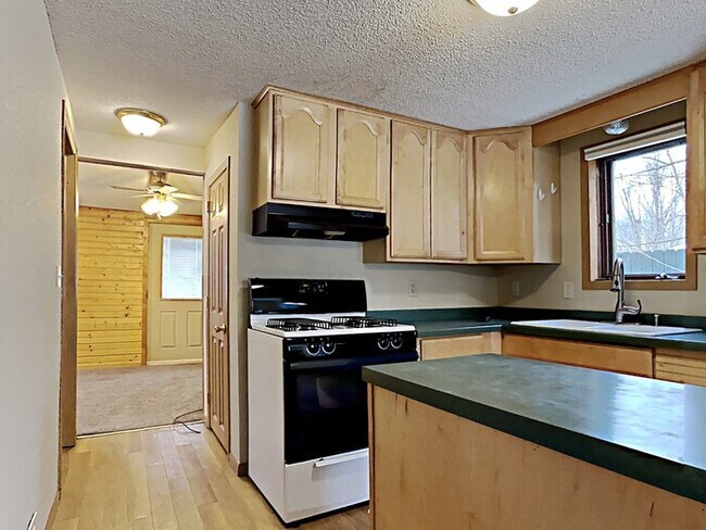 Foto del edificio - COMING SOON! 3 Bedroom, 1 Bathroom House i...
