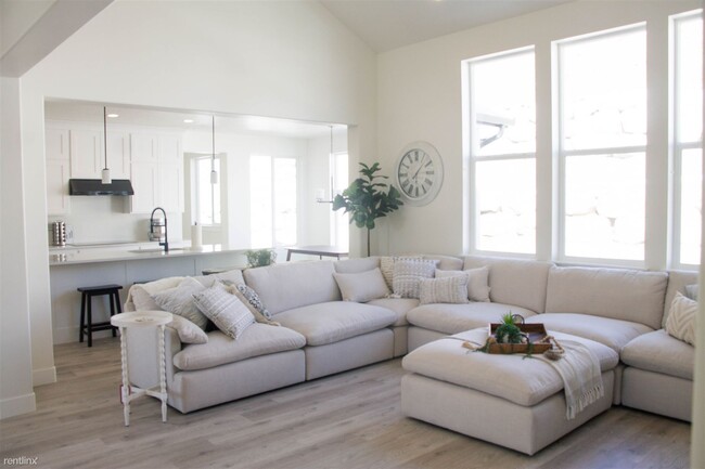 Building Photo - 4 br, 3 bath House - 4432 North Seasons Vi...