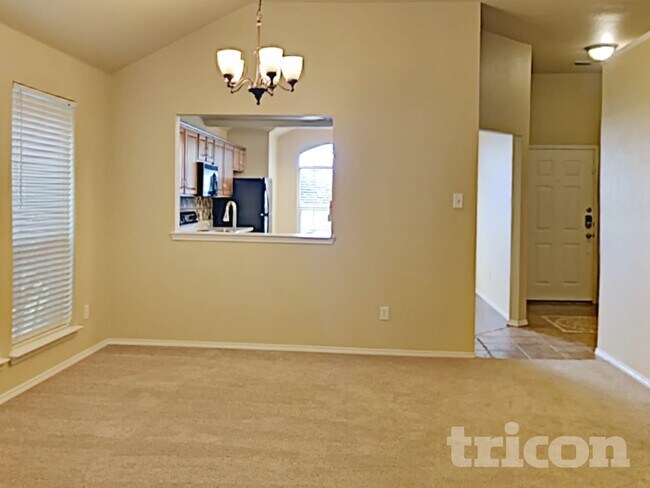 Building Photo - 532 Caravan Dr