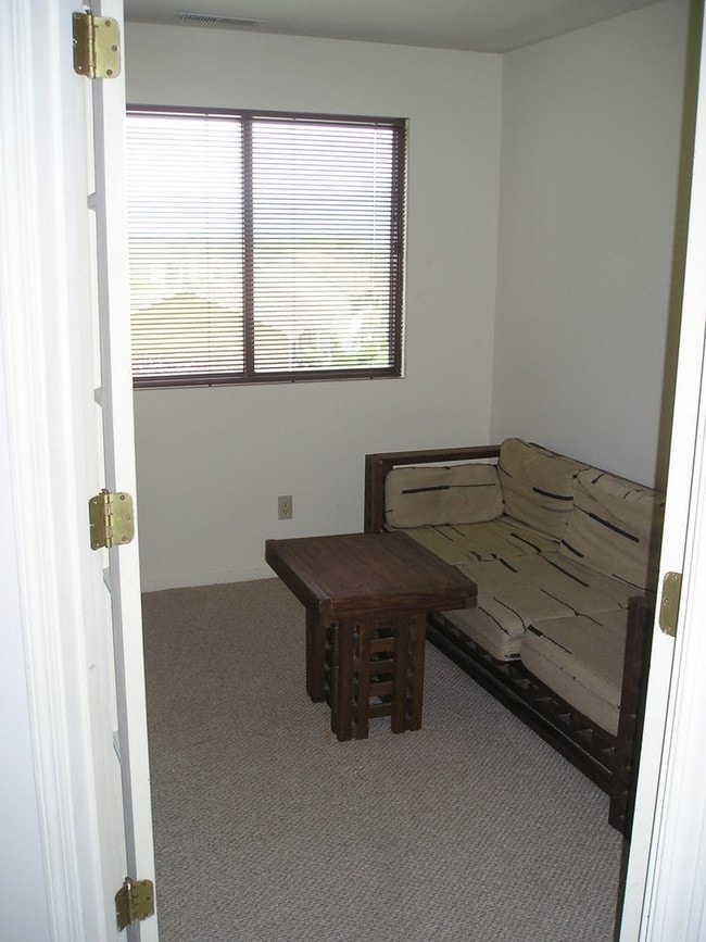 Building Photo - 1112 3 Blue Ridge Dr.