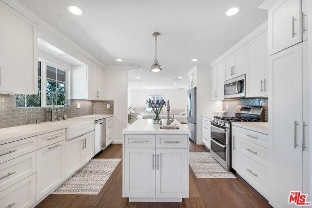 Building Photo - 6438 Pat Avenue, Los Angeles, CA 91307 - 4...