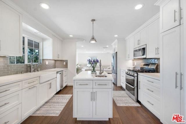 Foto del edificio - 6438 Pat Avenue, Los Angeles, CA 91307 - 4...