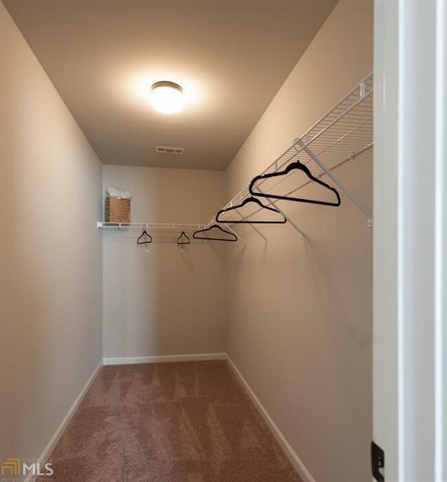 Foto del edificio - 105 Iris Lake Rd