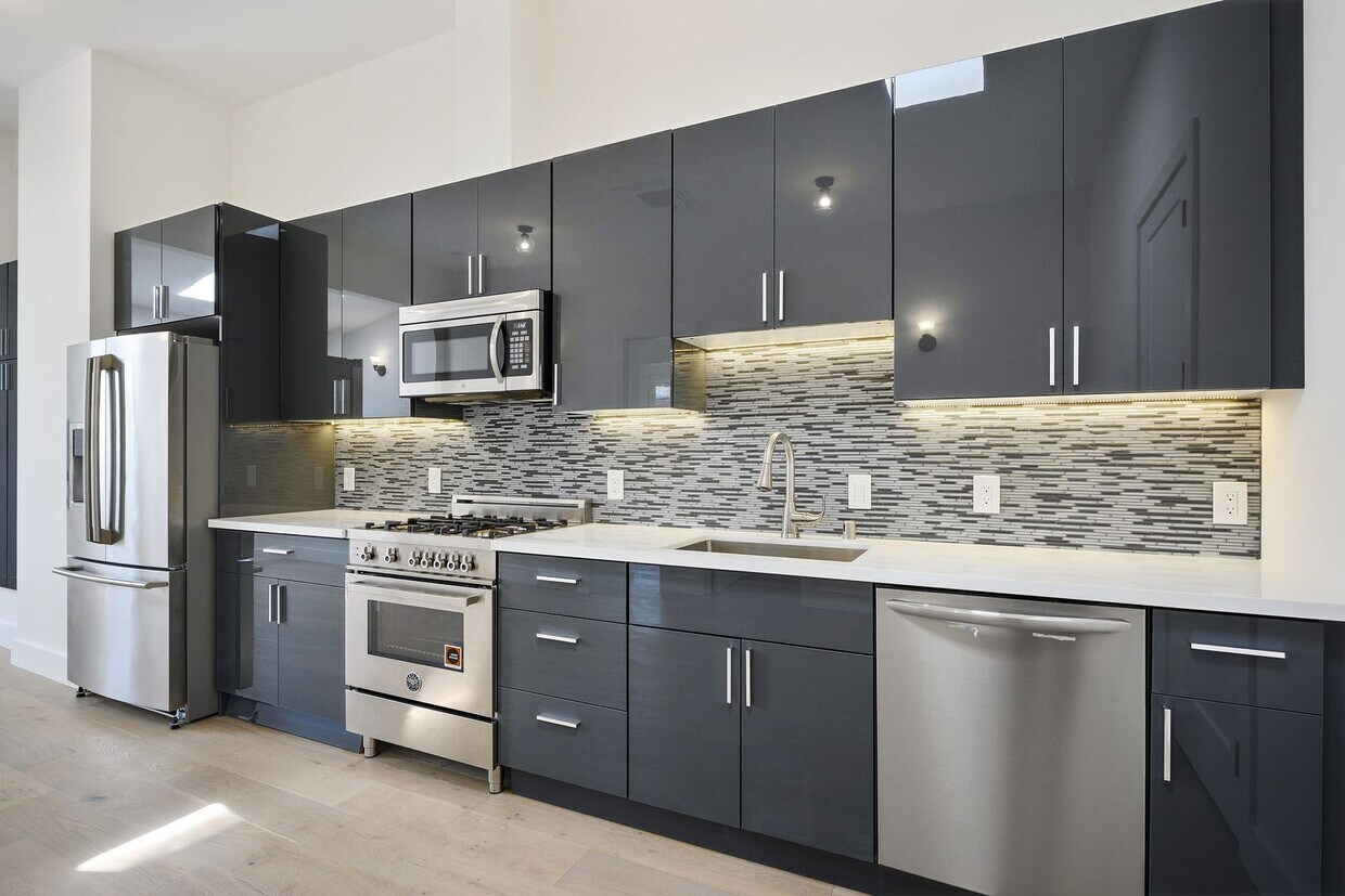 Primary Photo - Stunning 2BD/2BA with Top of the Line Fini...
