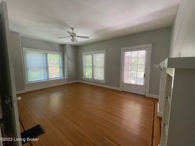 Foto del edificio - 2177 Baringer Ave