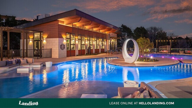 Foto del edificio - 2710 Routh Creek Pkwy