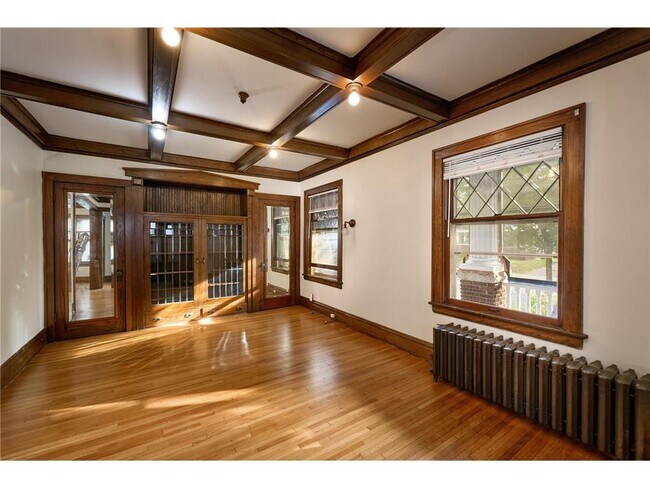 Foto del edificio - 2410 Colfax Ave South