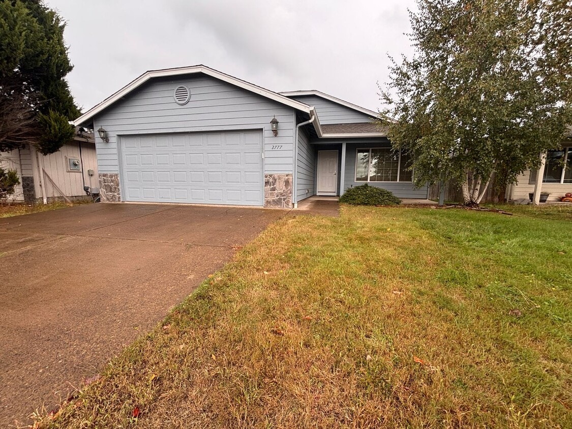 Foto principal - Beautiful 3 Bedroom 2 Bath Single Level Ho...