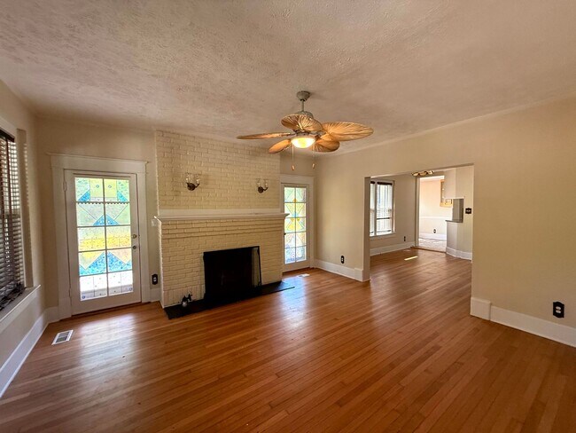 Foto del edificio - 1913 Morganton Rd