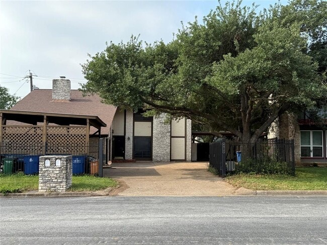 Building Photo - 6917 Scenic Brook Dr