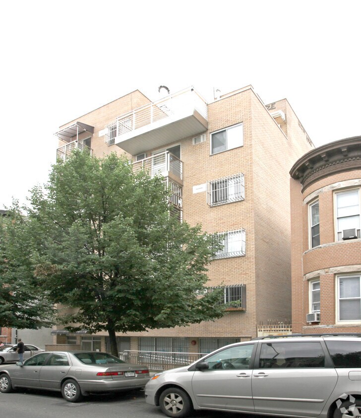 Building Photo - 638 50th St