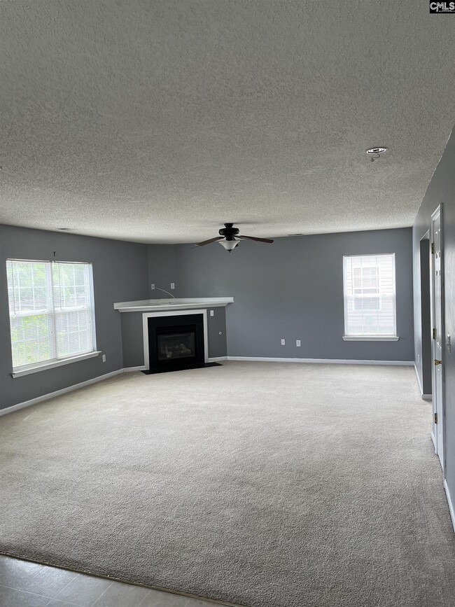 Foto del edificio - 361 Summer Bend Rd
