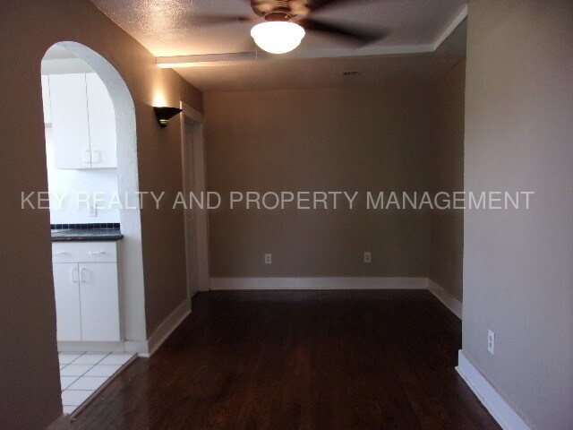 Building Photo - Jefferson Park Brownstone Studio Apartment