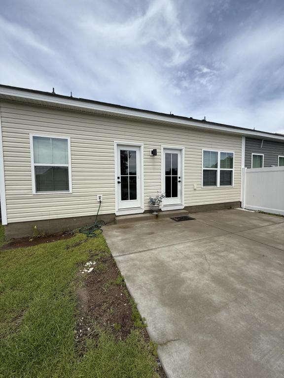 Building Photo - 331 Golan Cir