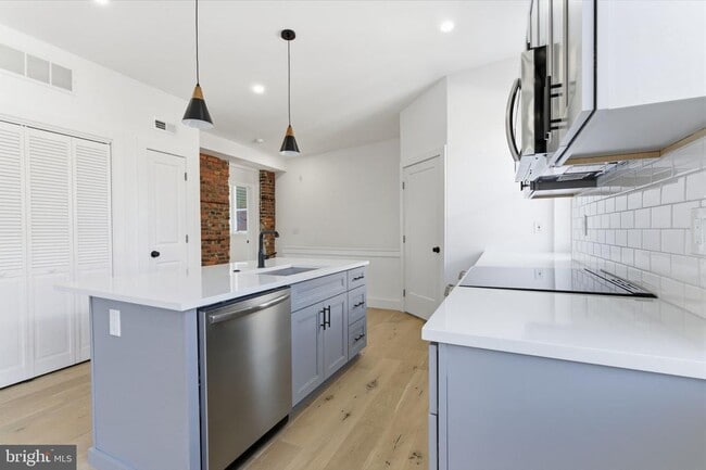 Foto del edificio - 2724 E Somerset St