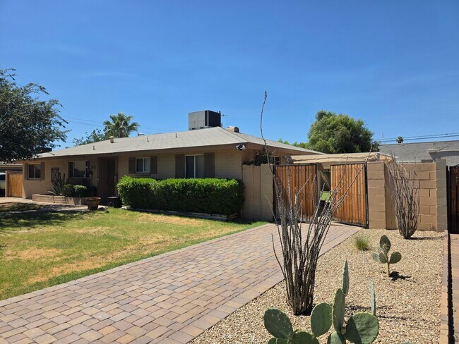 Foto del edificio - 1610 E Palo Verde Dr