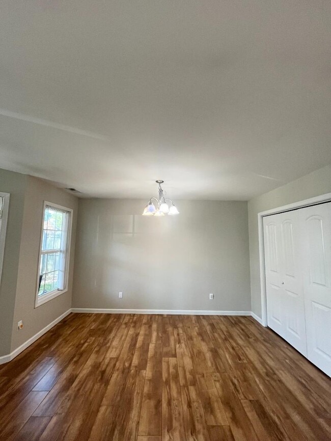 Building Photo - 2504 Overlook Rd