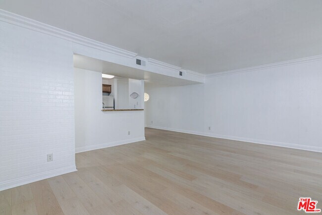 Foto del edificio - 355 N Maple St