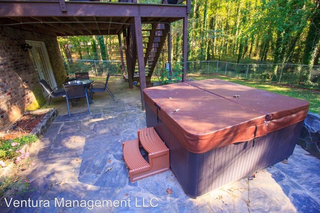 Building Photo - 6 br, 3 bath House - 120 Cedar Cir
