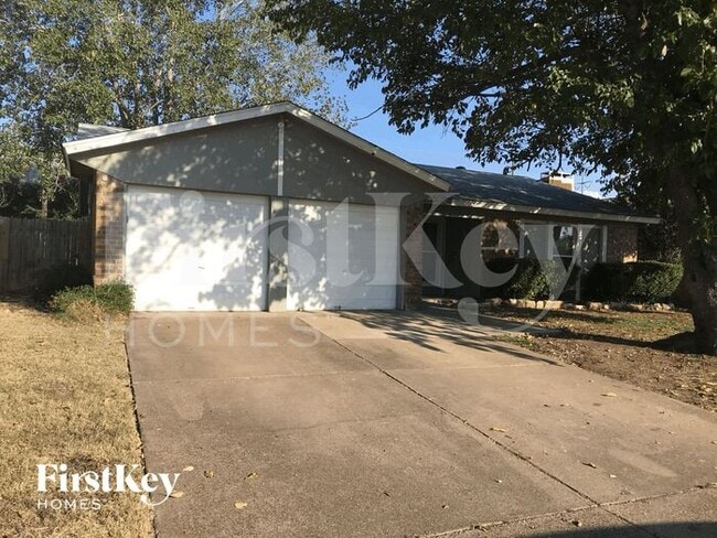 Building Photo - 6104 Skylark Ln