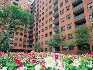 Building Photo - Queensway Manor