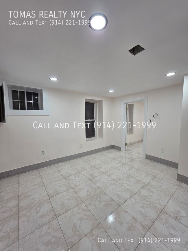 Foto del edificio - 245 Woodworth Ave