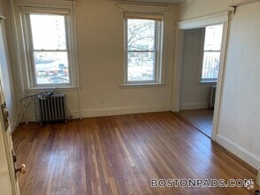 Building Photo - 235 Park Dr