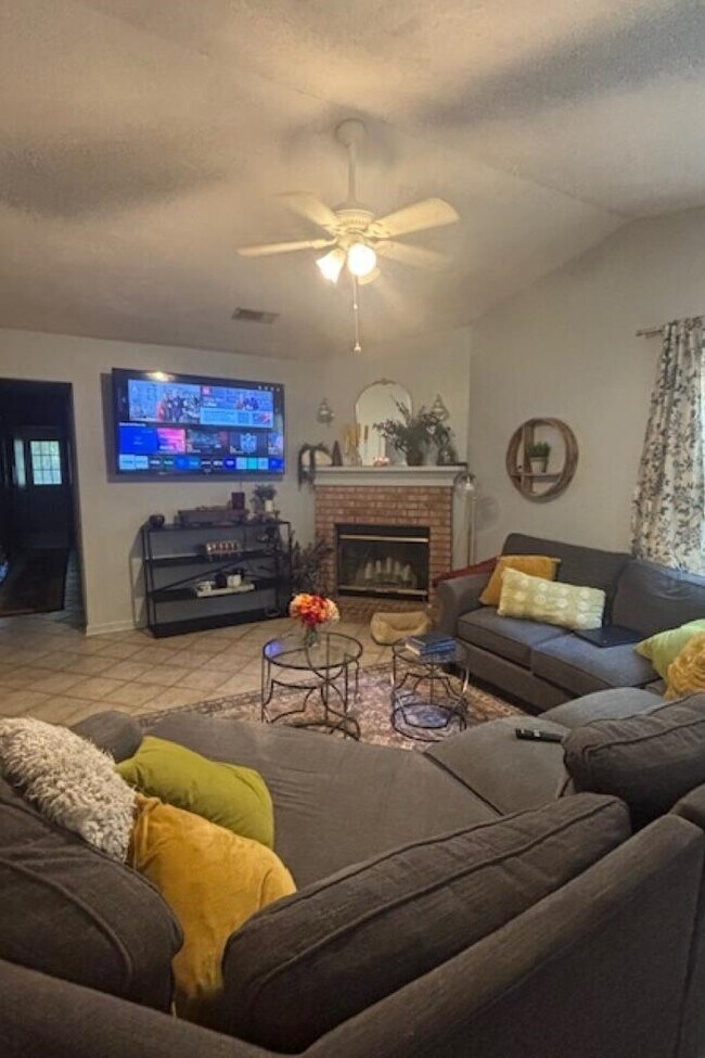 Foto del edificio - 1989 Gina Dr