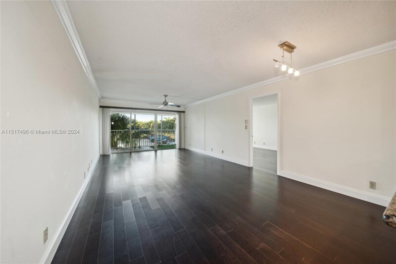 Primary Photo - 100 Lakeview Dr