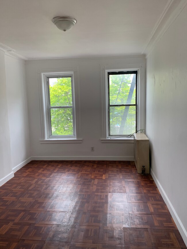 Building Photo - 447 54th St