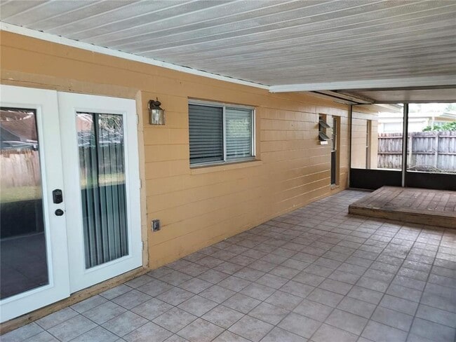 Building Photo - 2001 Groveland Rd