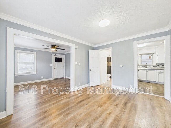 Foto del edificio - 3218 E 61st St