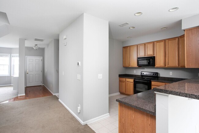 Foto del edificio - Spacious 3 Bedroom With Large Backyard Near Brier Creek and RTP!