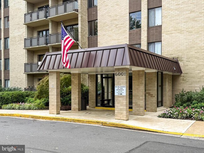 Building Photo - 6001 Arlington Blvd