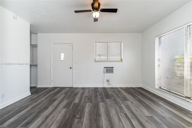 Foto del edificio - 51 NW 27th Ct