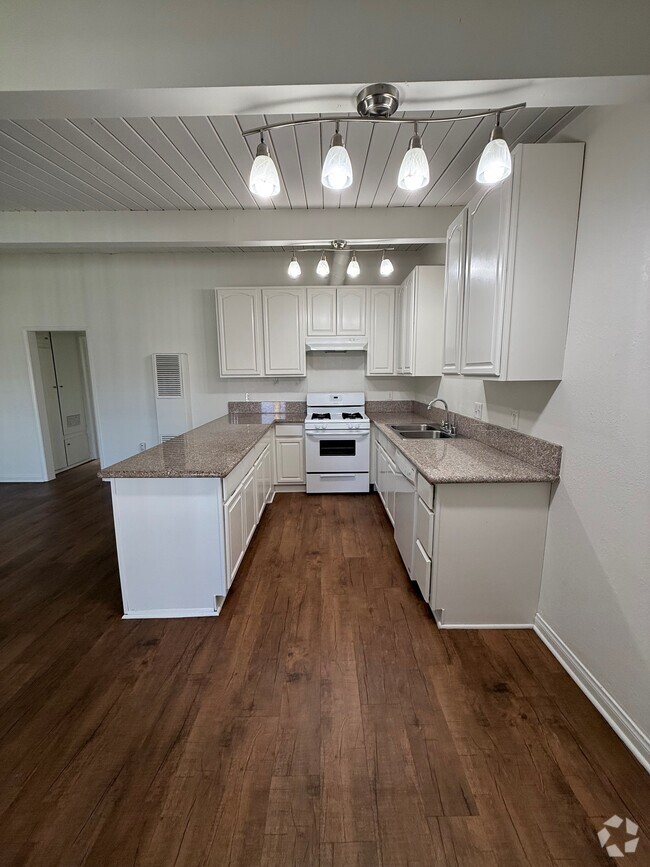 Building Photo - Friendly Hills Villas