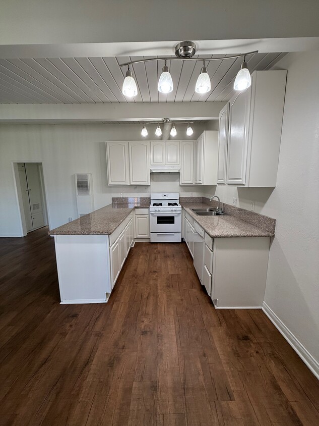 Primary Photo - Friendly Hills Villas