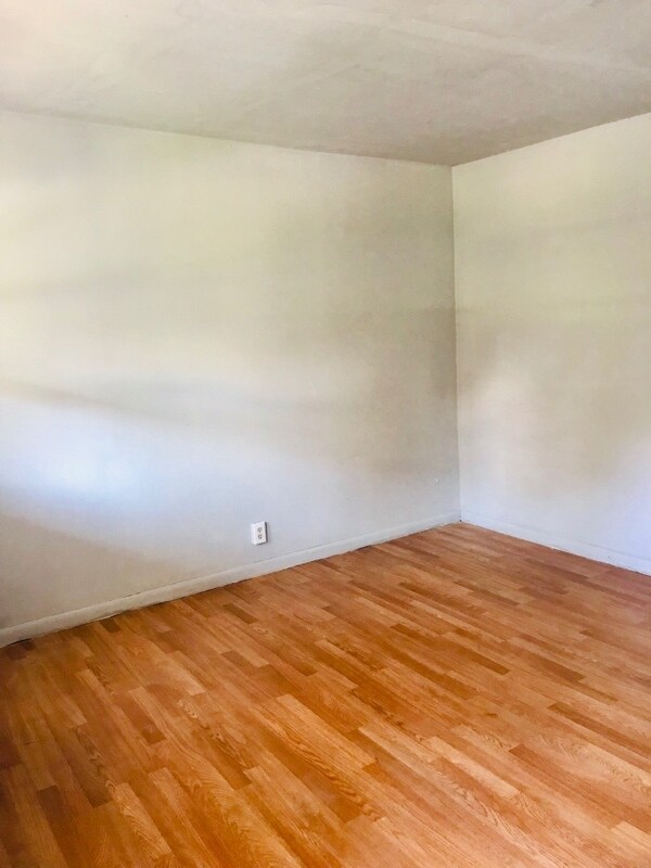 554 Seymour St, Syracuse, NY 13204 Room for Rent in Syracuse, NY