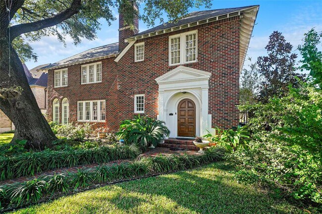 Building Photo - 2518 Riverside Dr