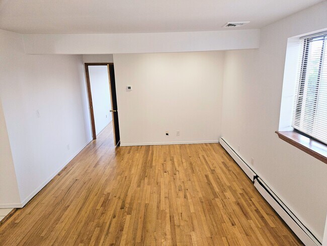 Living Area - 531 Locust Ave