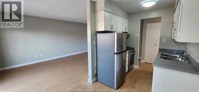 Building Photo - 3900 Wyandotte St E