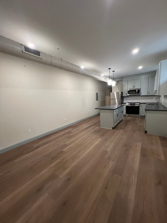 Building Photo - 160 Seabury St