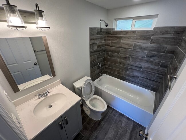 Foto del edificio - 441 E Brady St