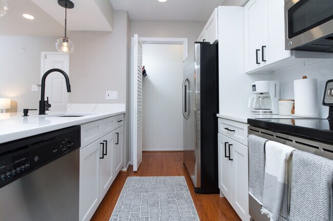 Foto del edificio - 3312 Wyndham Cir