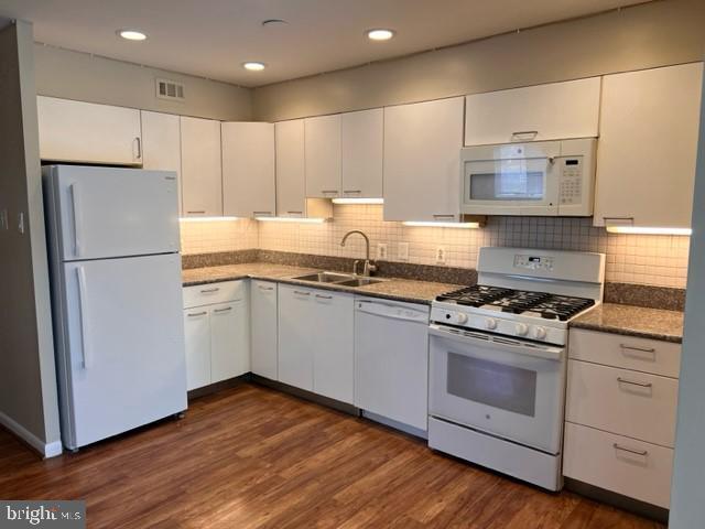 Foto del edificio - 7400 Lakeview Dr