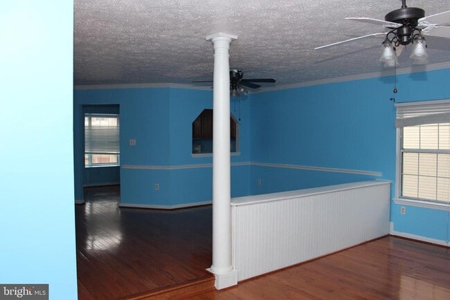 Building Photo - 301 Shaw Ct
