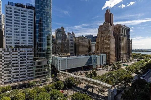 Foto del edificio - 200 Rector Pl