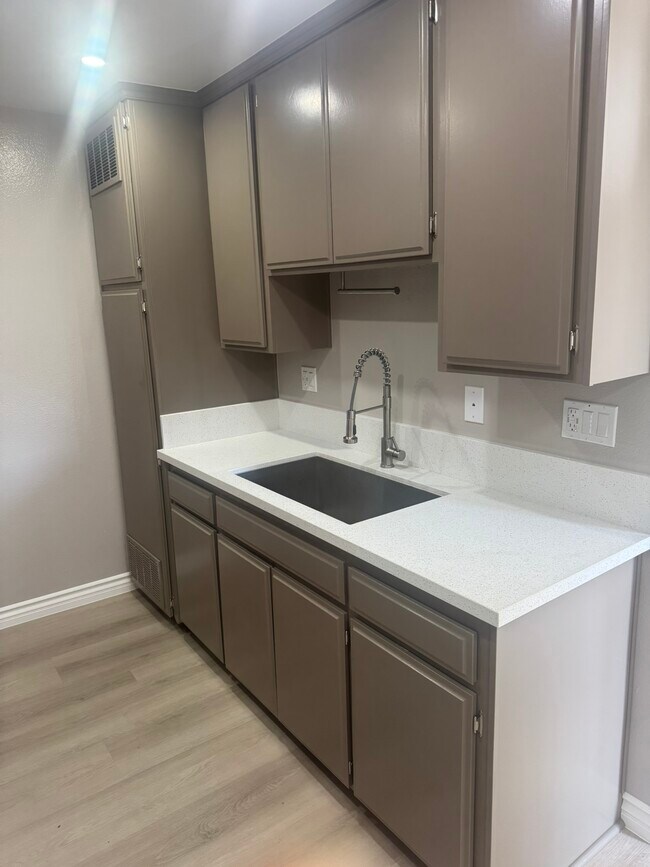 Foto del edificio - 374 N Ave 57