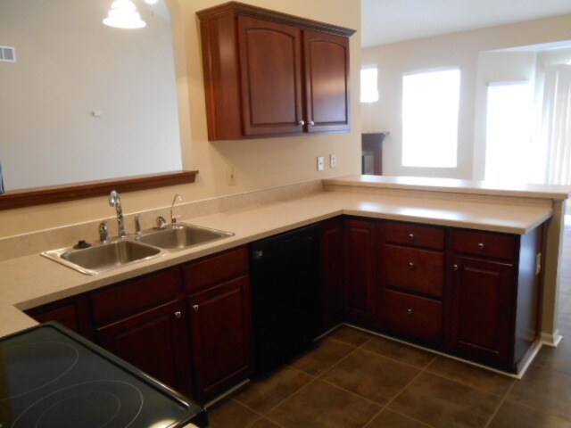 Foto del edificio - 8947 Creek View St